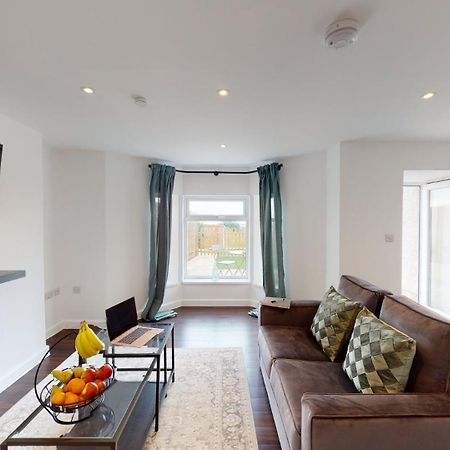 Stylish Apartment W/ Private Garden - Dog Friendly Newport  Buitenkant foto
