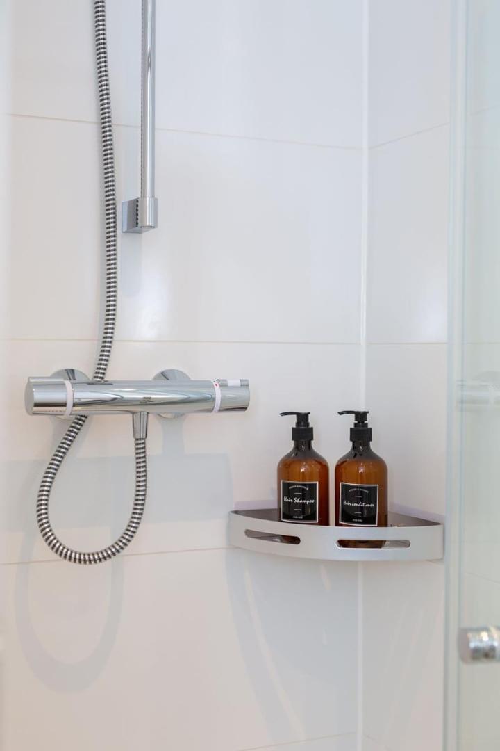 Stylish Apartment W/ Private Garden - Dog Friendly Newport  Buitenkant foto
