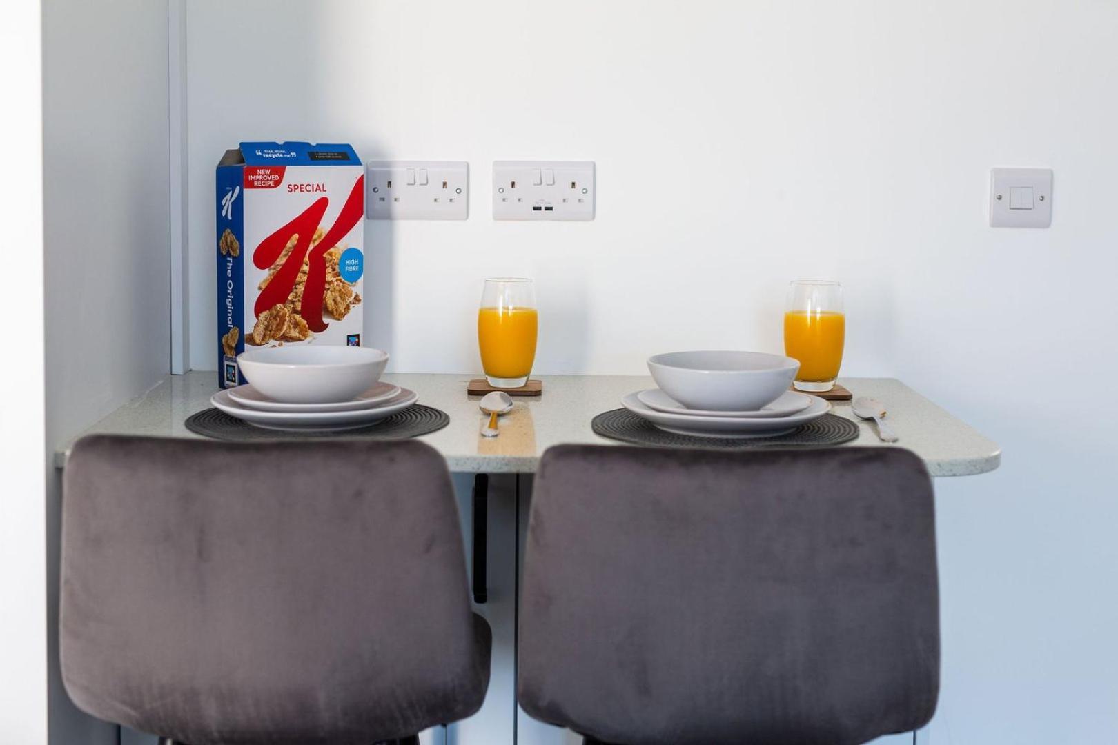 Stylish Apartment W/ Private Garden - Dog Friendly Newport  Buitenkant foto