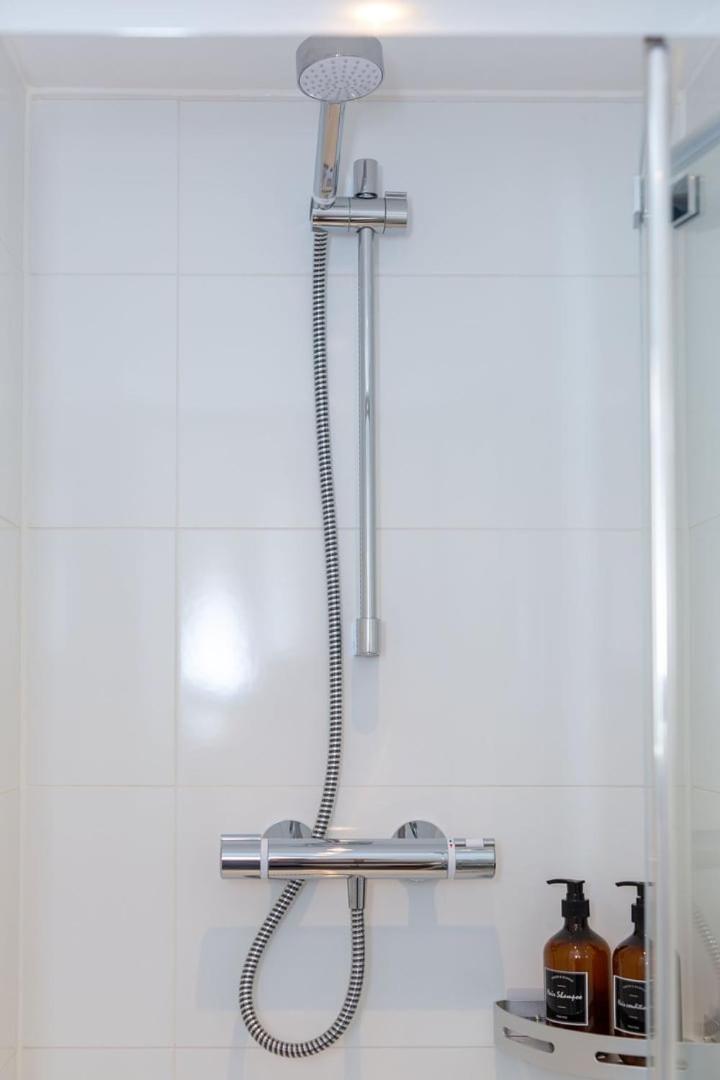 Stylish Apartment W/ Private Garden - Dog Friendly Newport  Buitenkant foto