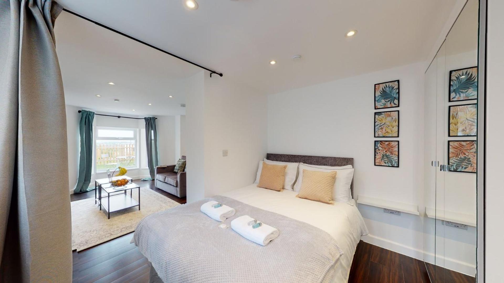 Stylish Apartment W/ Private Garden - Dog Friendly Newport  Buitenkant foto