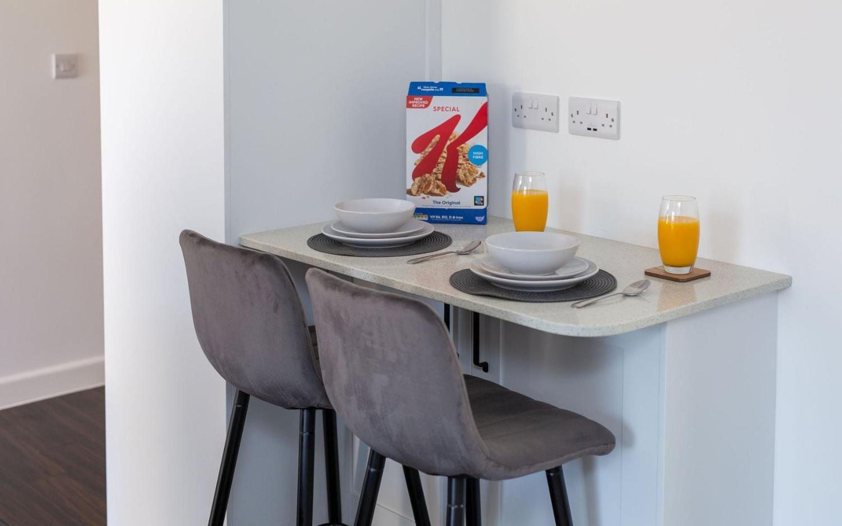 Stylish Apartment W/ Private Garden - Dog Friendly Newport  Buitenkant foto