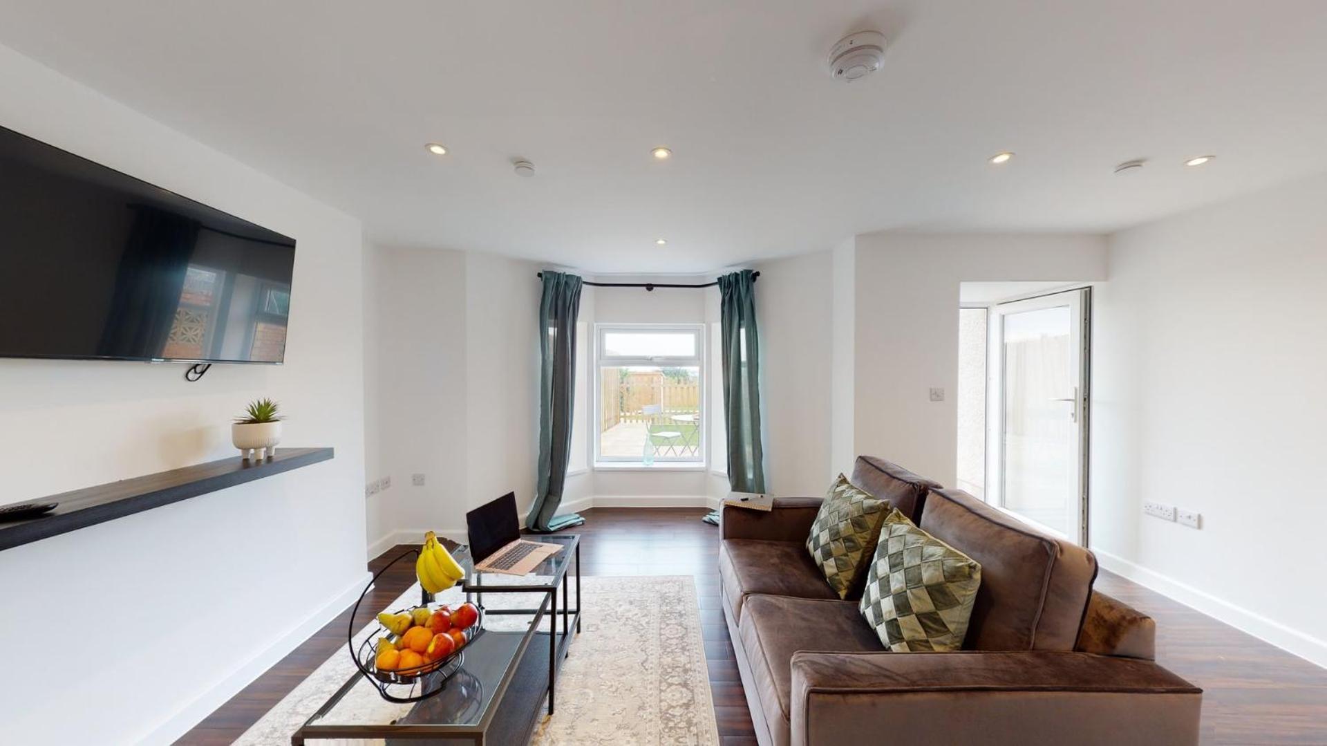 Stylish Apartment W/ Private Garden - Dog Friendly Newport  Buitenkant foto