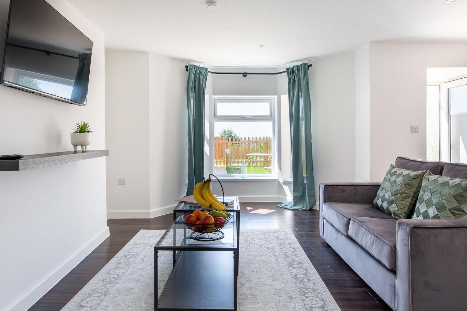 Stylish Apartment W/ Private Garden - Dog Friendly Newport  Buitenkant foto